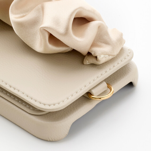 【iPhone15/14/13 ケース】Classy Scrunchie Case (beige)サブ画像