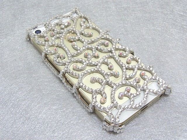 【iPhone5s/5 ケース】フルペーストデコレーションケース Arabesque GOLDのシルバーの印象