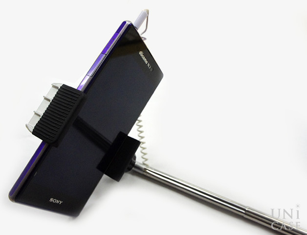 自撮り棒（Looq 2 Selfie Stick）にスマホをセットした状態　looq2_10.jpg